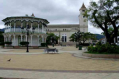 Im Stadtzentrum liegt der Parque Central mit der Kirche